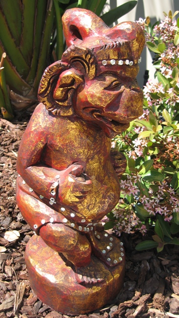 Hand Carved Patung statue