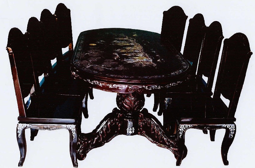 8 Fairies Oval Dining Table
